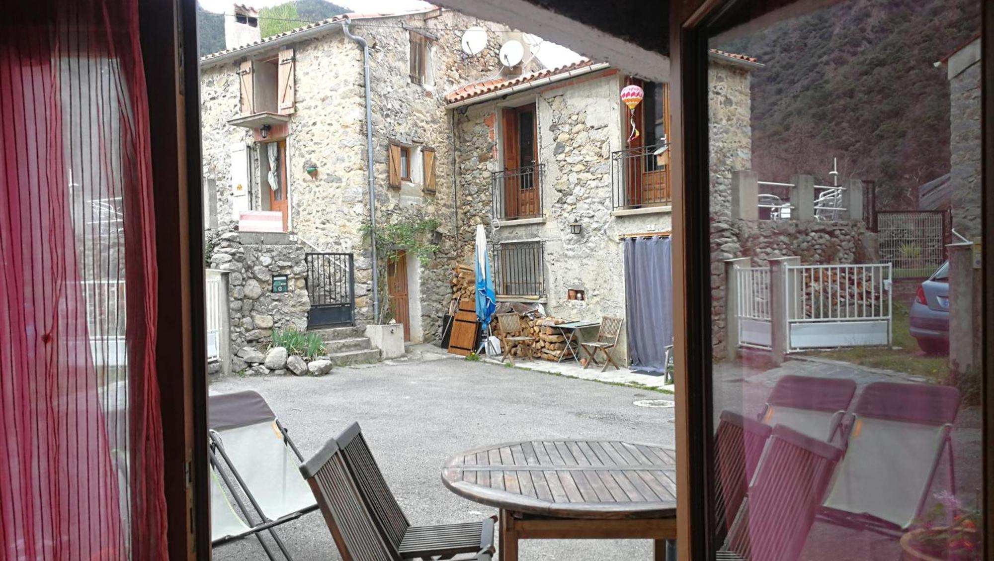 La Cirerole Hotel Casteil Exterior photo